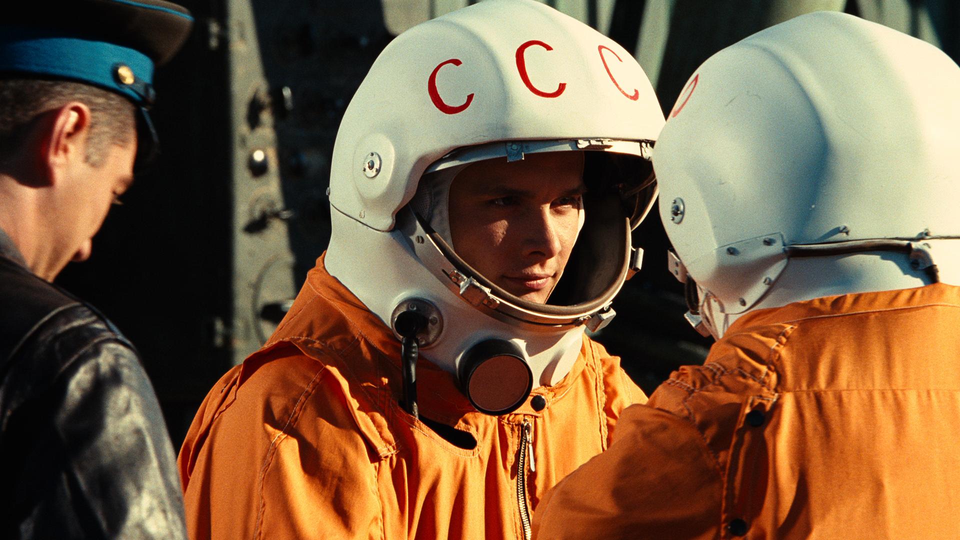 Время первых главный герой. Гагарин первый в космосе 2013.