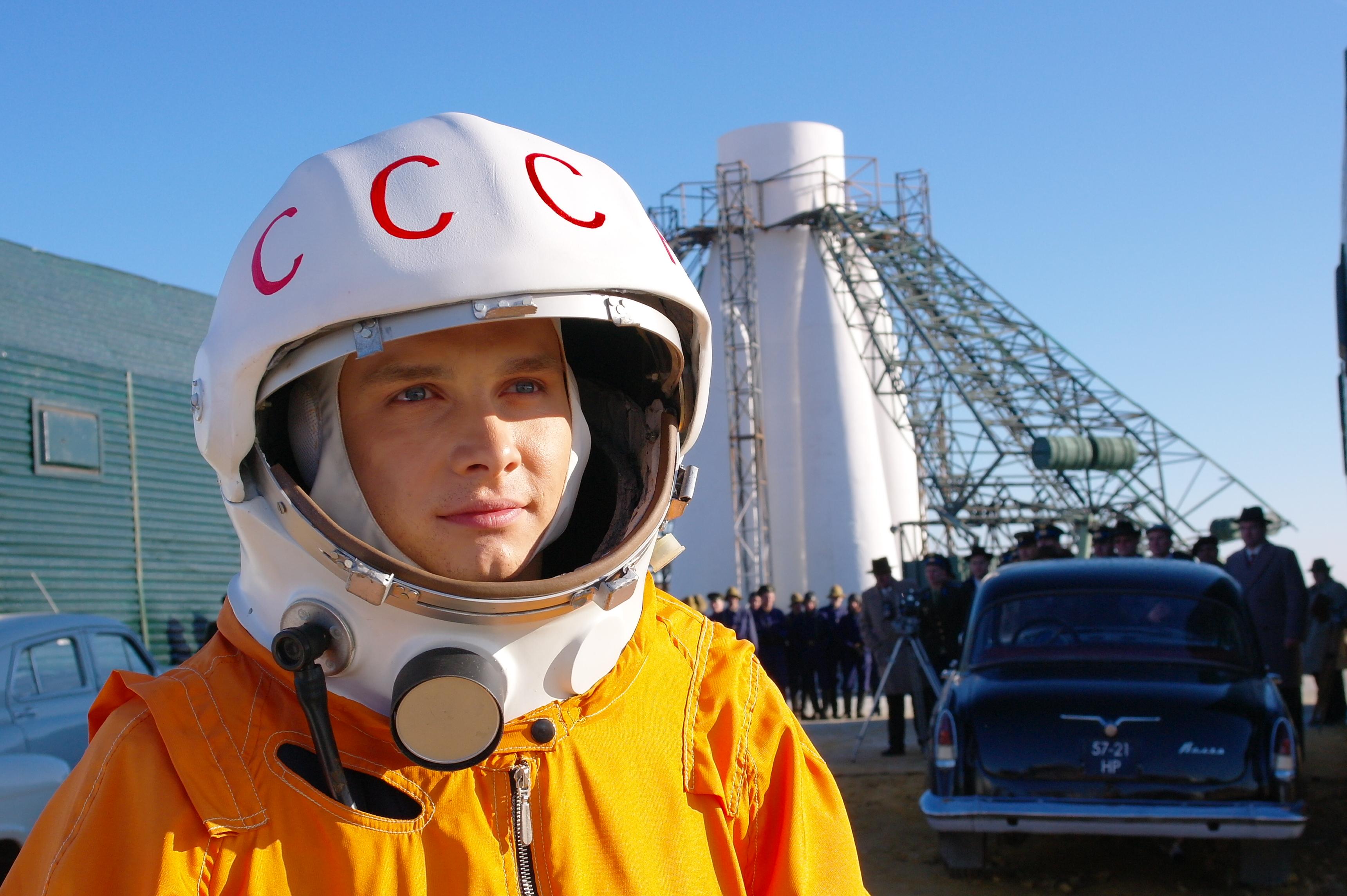 Как звали 1 человека в космосе. Гагарин первый в космосе 2013.