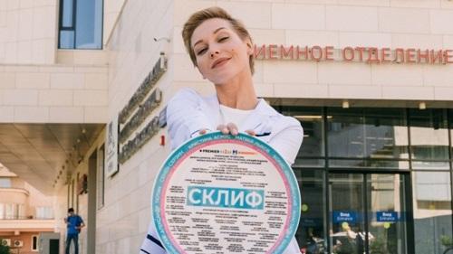 Кристина Асмус снова наденет белый халат в сериале «Склиф»