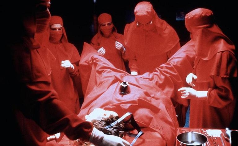 Кадр из фильма "Связанные насмерть" (1988)