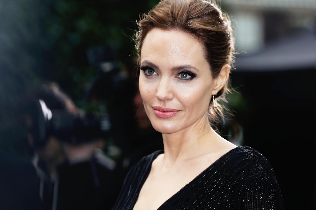 Любимые мужчины и женщины Анджелины Джоли: 9 главных романов актрисы