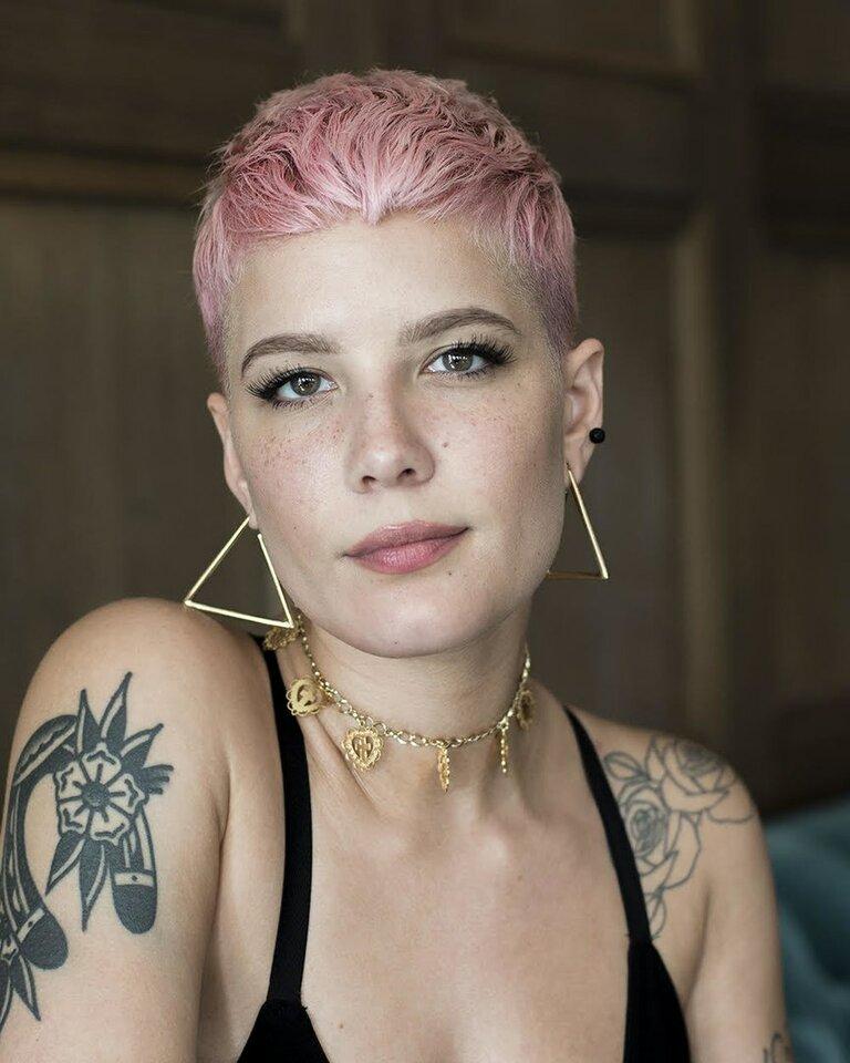 Холзи лейкемия. Холзи 2020. Halsey певица. Холзи 2017. Холзи лысая.