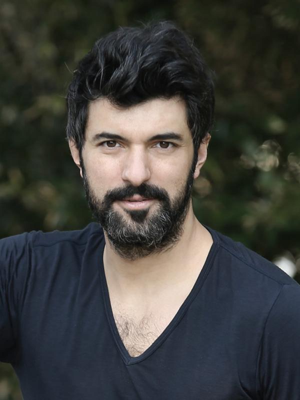 Энгин Акюрек фильмы с актером, биография, сколько лет Engin Akyürek