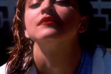 Поцелуй С Розанной Аркетт – Отчаянно Ищу Сьюзэн (1985)