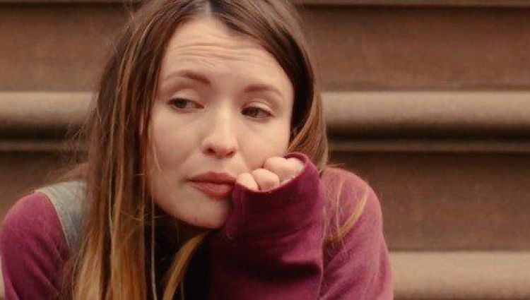 Голая Эмили Браунинг (Emily Browning) видео